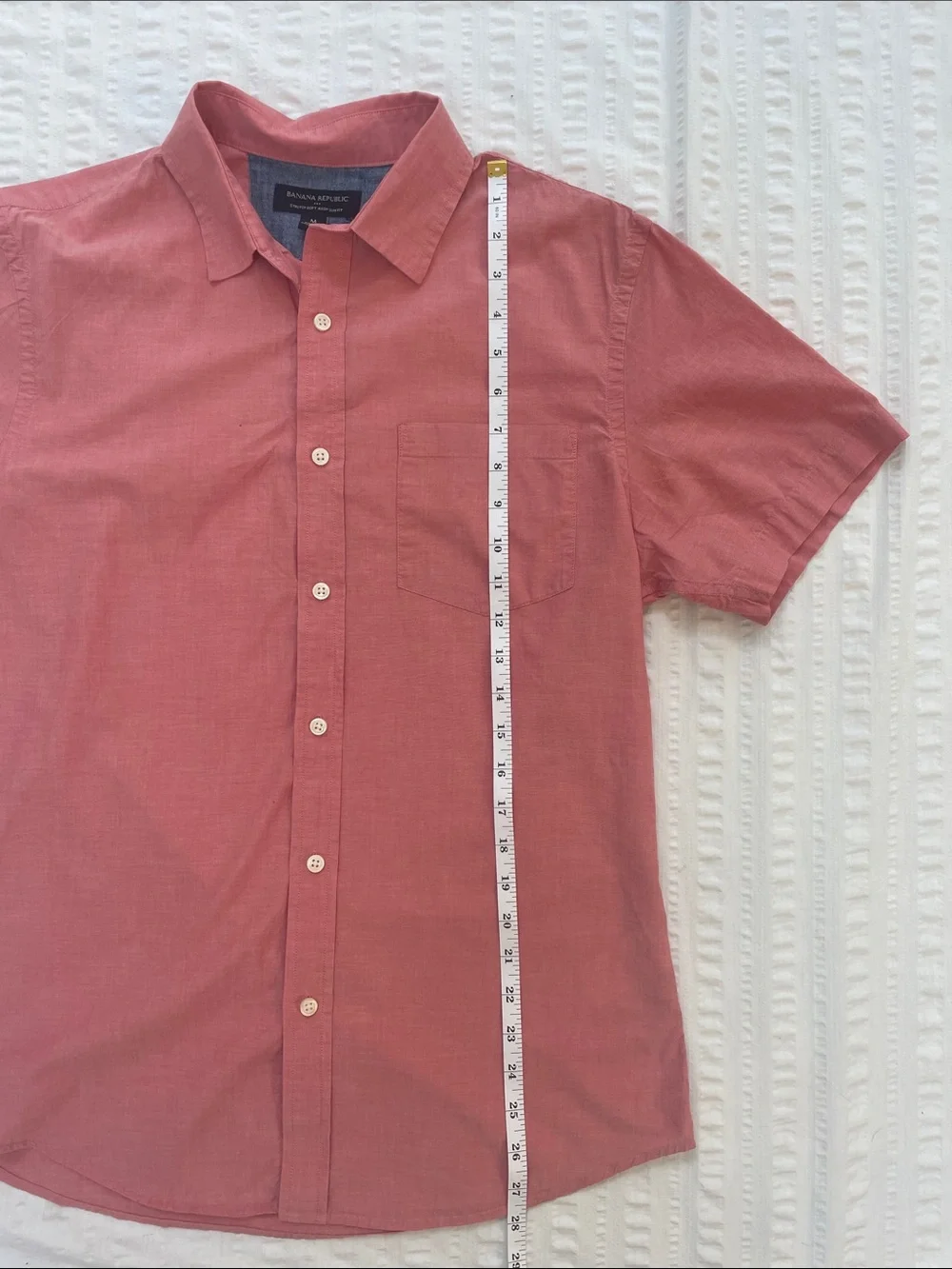 Banana Republic Short Sleeve Stretch + Soft Wash + Slim Fit in Salmon Pink Sz M